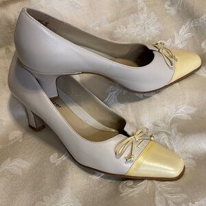 Naturalizer Women's Cream Pumps